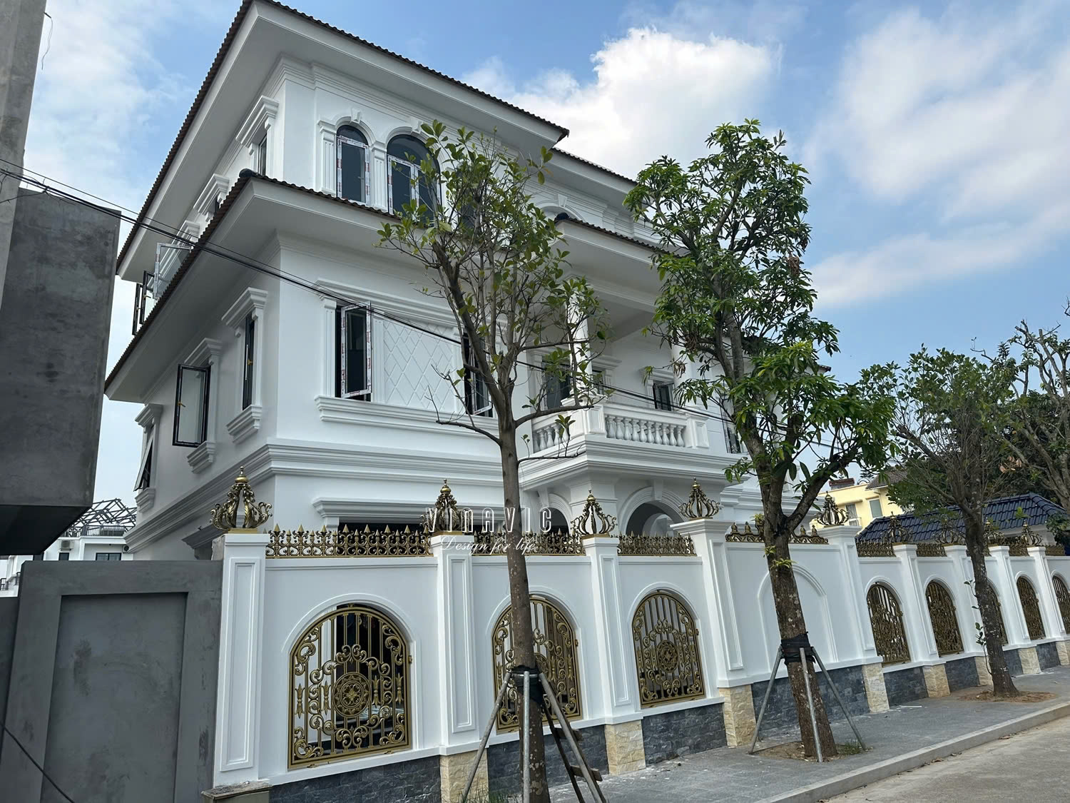 Thi công biệt thự tân cổ điển mái nhật