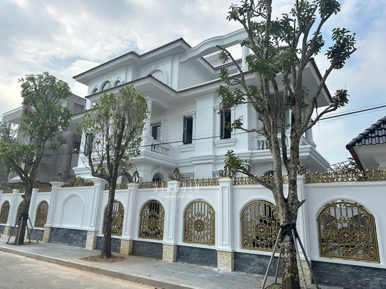 Thi công biệt thự tân cổ điển mái nhật