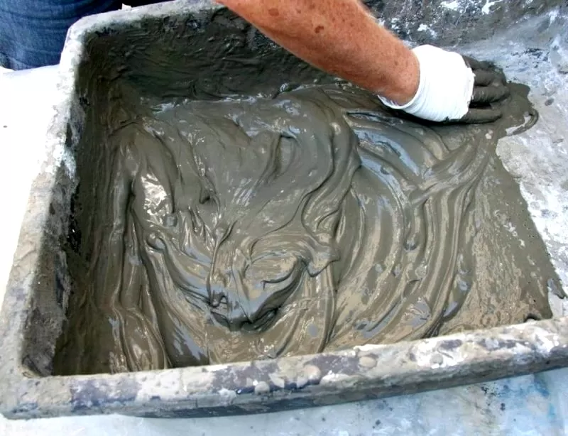 Pha trộn xi măng đúng tỉ lệ để chống thấm hiệu quả