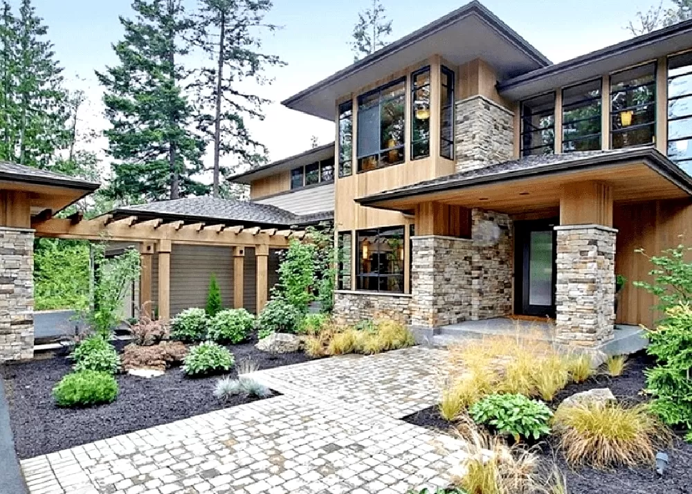 Sân vườn được thiết kế theo phong cách Nhật Bản với nhiều cây xanh