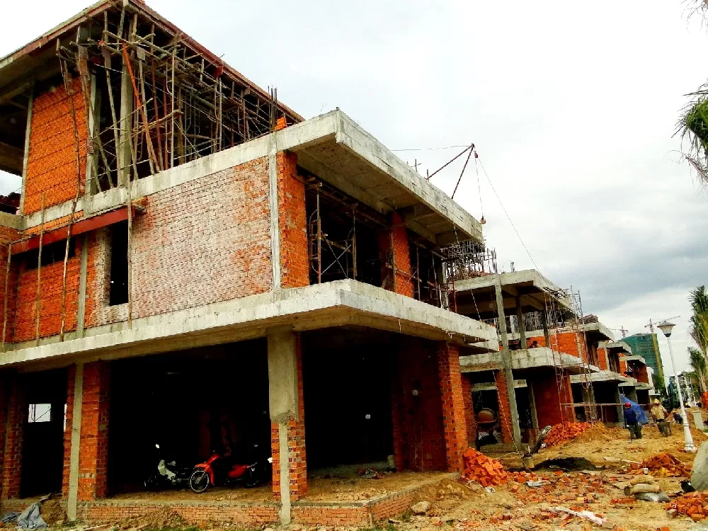 Hàng xóm xây nhà cần có quy định về khoảng cách để đảm bảo an toàn