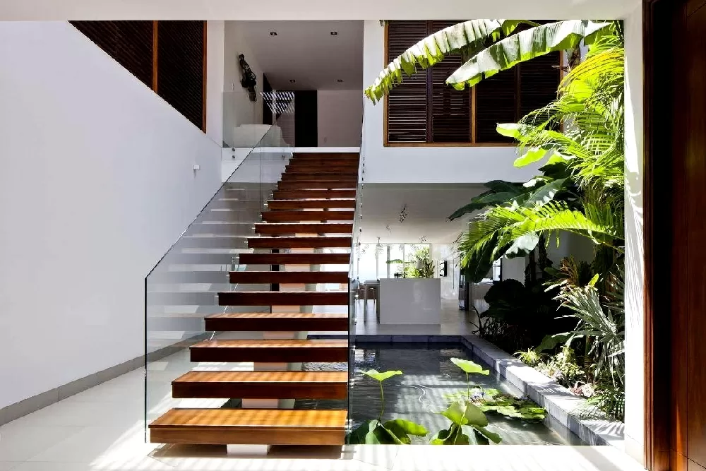 Khu vườn đơn giản nhưng tinh tế, và nó cung cấp một không gian thư giãn và giải trí tuyệt vời.