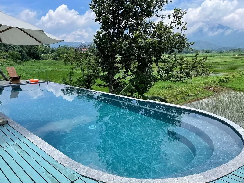 Bể bơi gia đình hình uốn cong