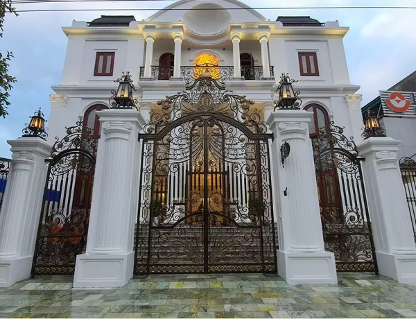 Mẫu cổng biệt thự Tân Cổ Điển 2 cánh không quá cầu kỳ mà lại cực kì ấn tượng