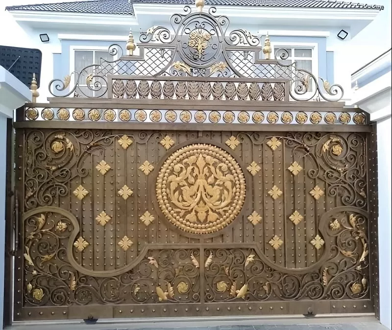 Cổng biệt thự Tân Cổ Điển mang vẻ quyền thế cho gia chủ