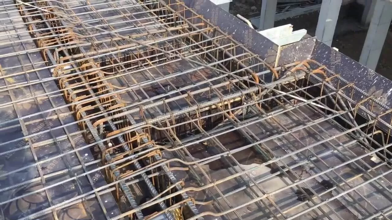 Hàn, buộc cốt thép thành lưới đảm bảo chắc chắn