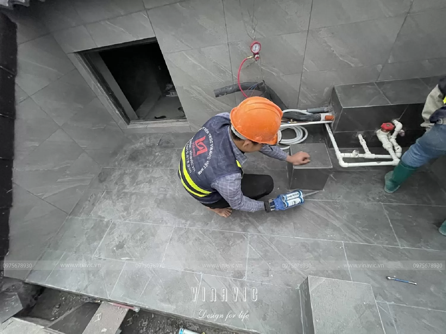 Quy trình giám sát thi công nội thất Vinavic minh bạch với báo cáo chi tiết cho chủ nhà.