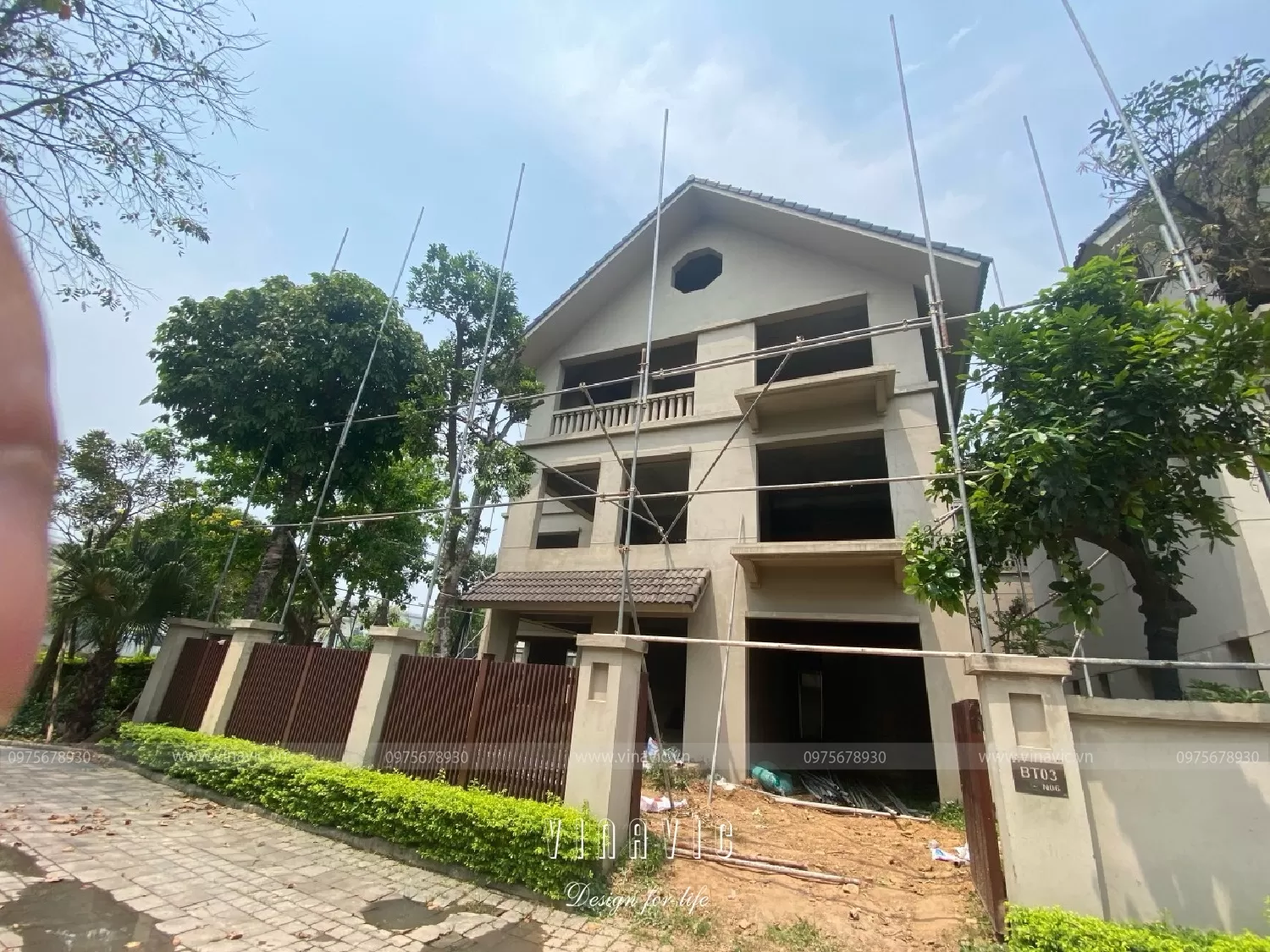 Nhà phố cũ bị xuống cấp