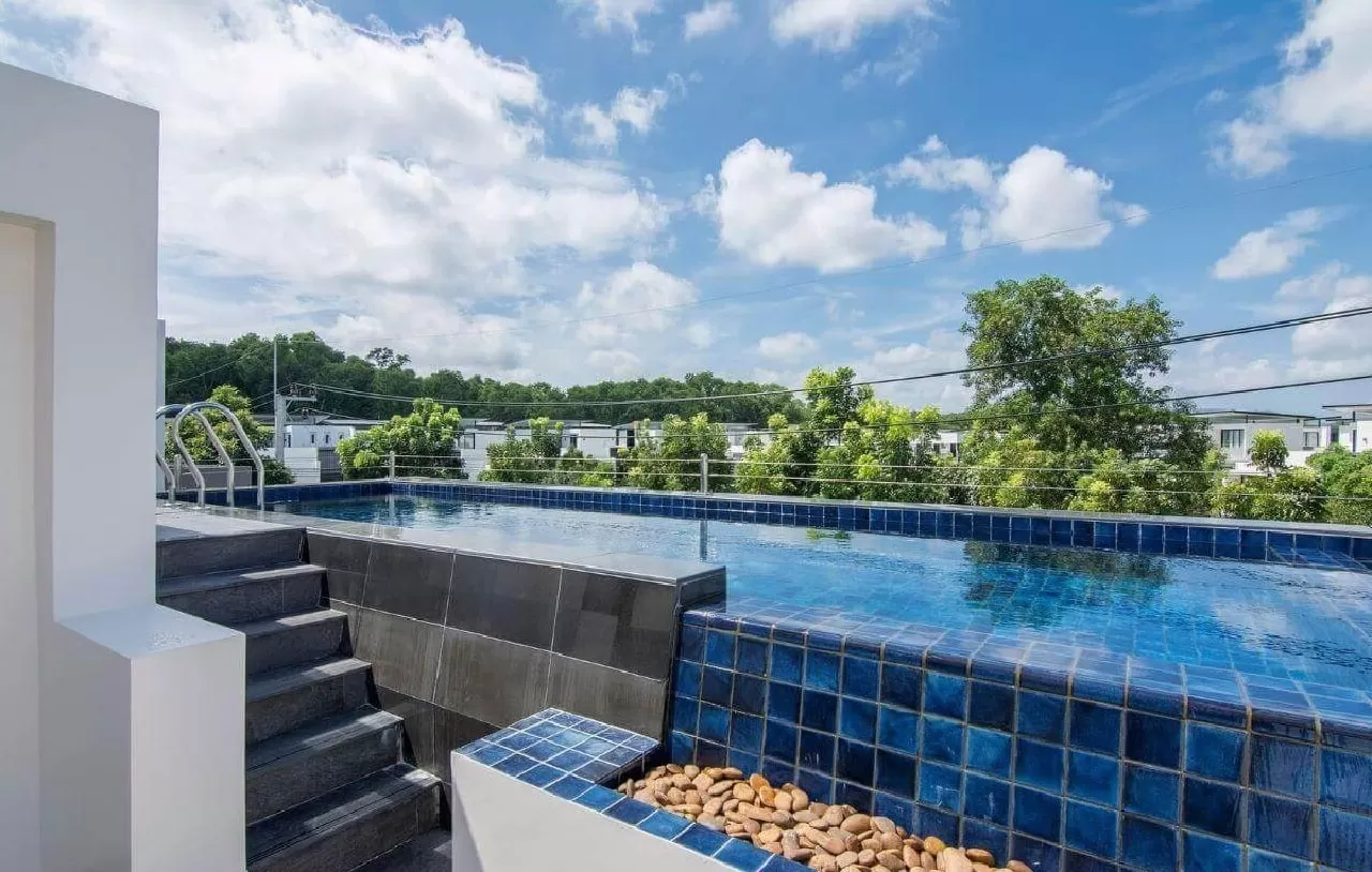  Nên dựa vào diện tích sân thượng để lựa chọn kích thước bể bơi cho phù hợp