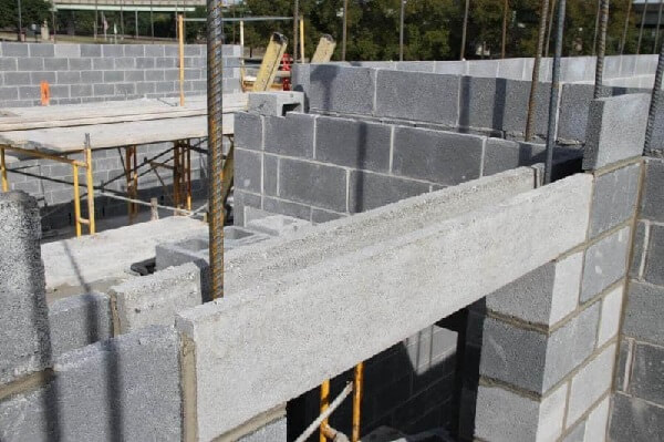 Lanh tô bê tông cốt thép rất chắc chắn