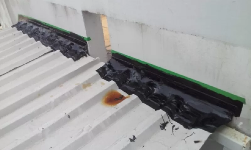 Có nhiều nguyên nhân dẫn đến thấm nước khe hở giữa 2 nhà