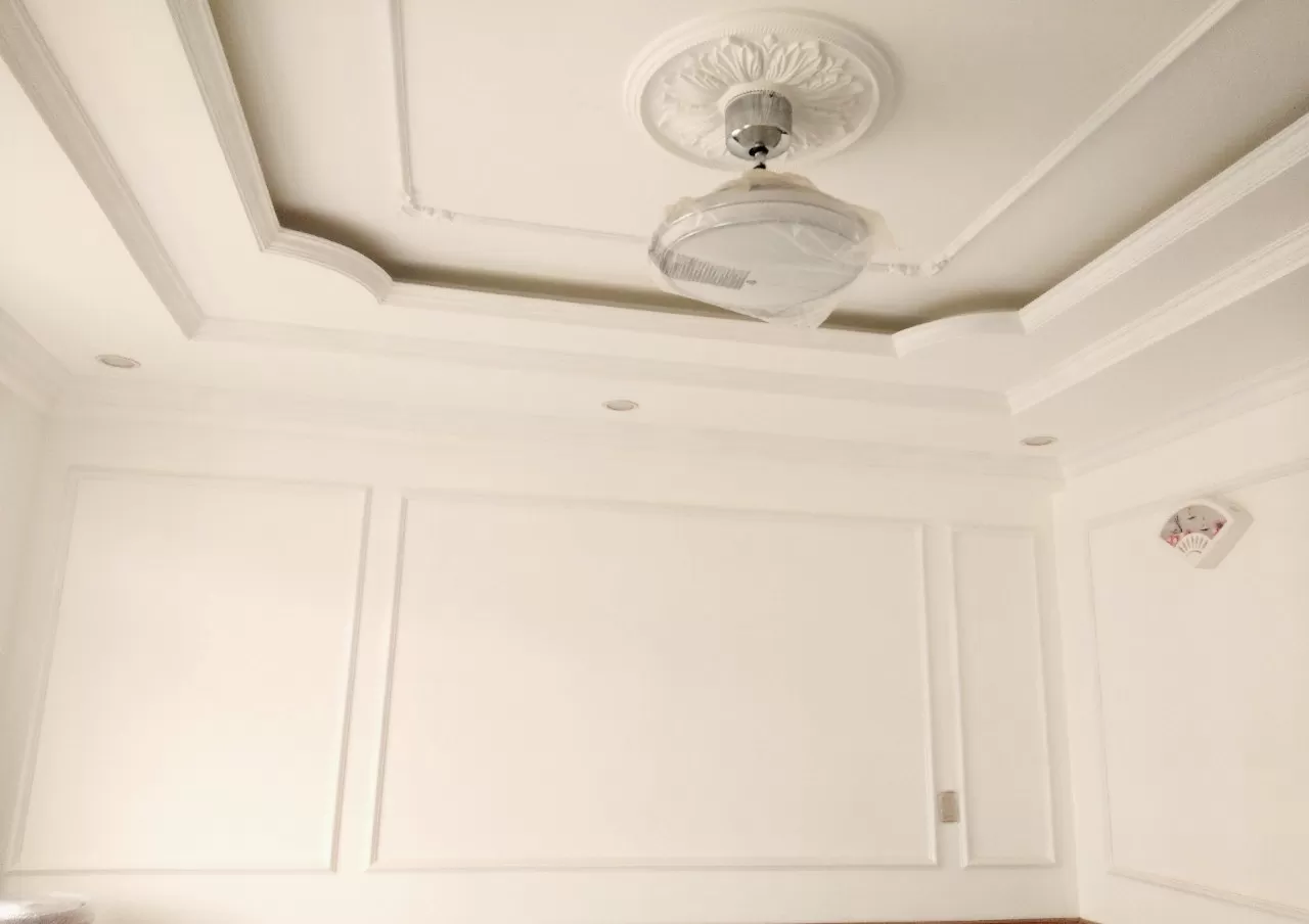 Phào cấp kín ở vị trí trần bê tông và trần thạch cao giao nhau