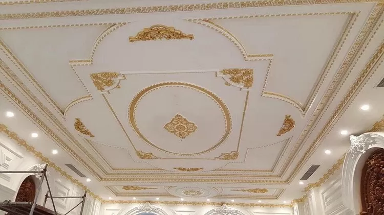 Phào nẹp hoa văn uốn lượn cầu kỳ tinh tế tỉ mỉ