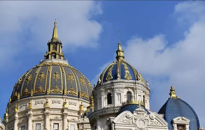 Hệ mái vòm đặc trưng thể hiện sự bề thế đồ sộ quyến rũ