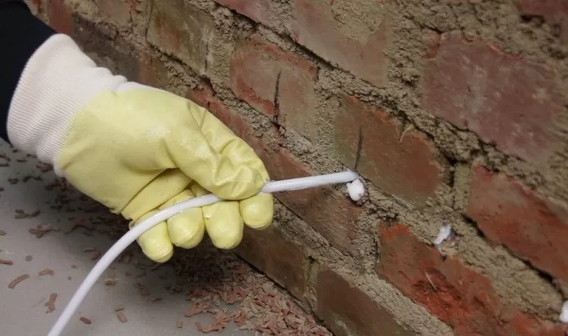 Vì sao cần thực hiện chống thấm ngược tường gạch trong nhà