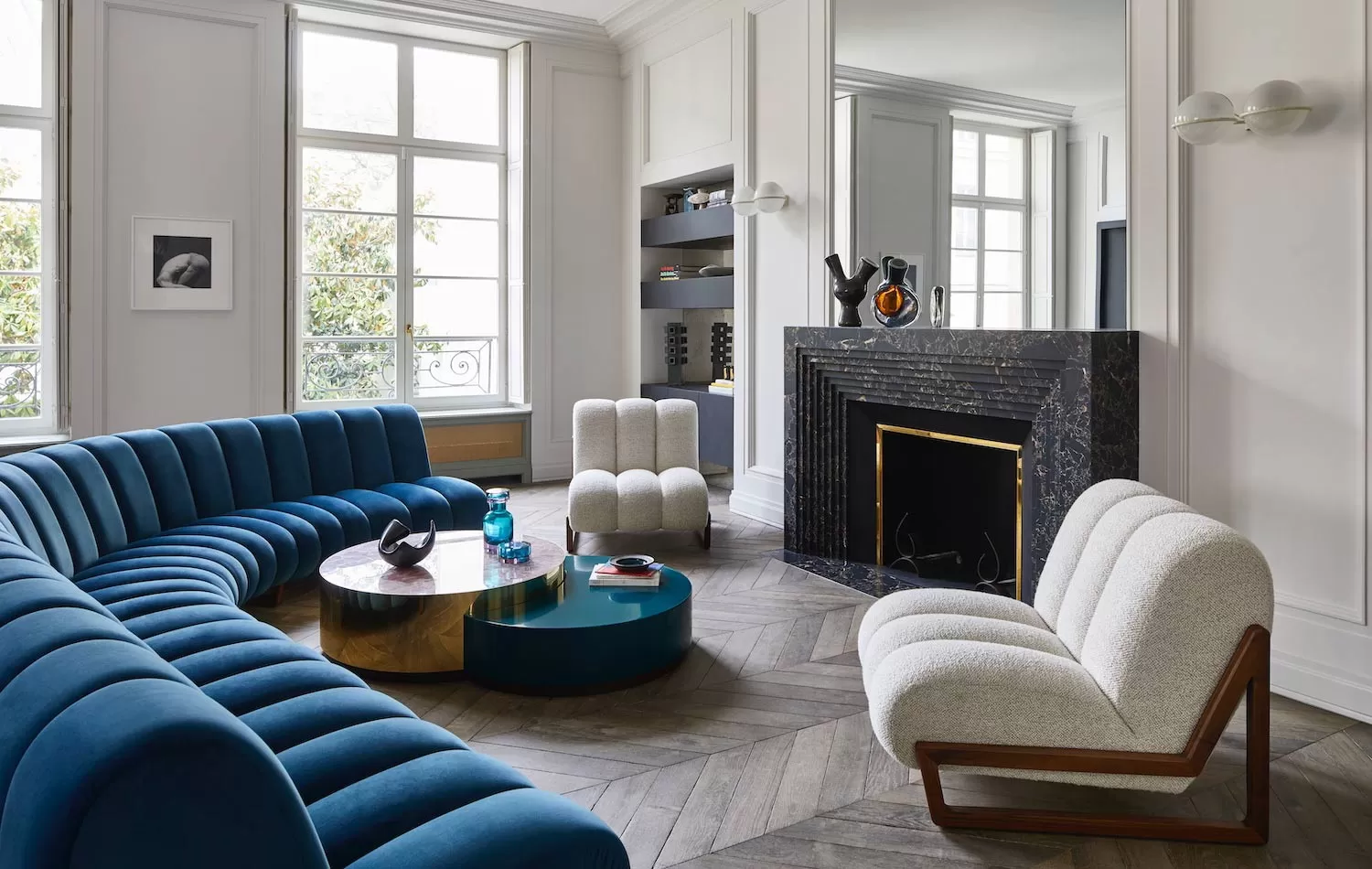 Phong cách thiết kế nội thất Parisian với ánh sáng ngập tràn