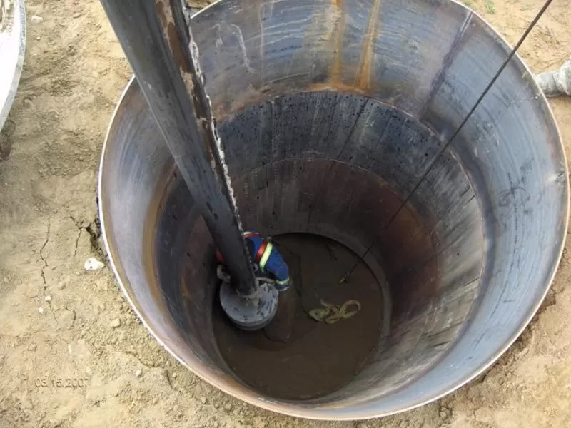 Vét lắng đáy hố khoan..