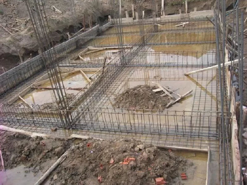 Đổ móng nhà gặp trời mưa có thể ảnh hưởng đến chất lượng móng