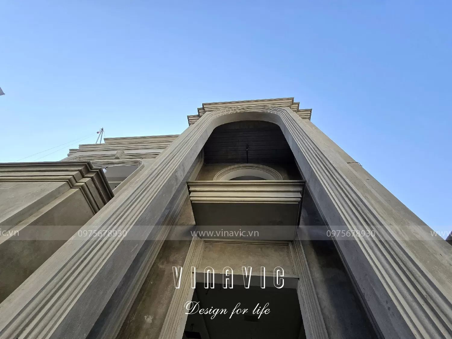 Phào chỉ xi măng trơn, tối giản