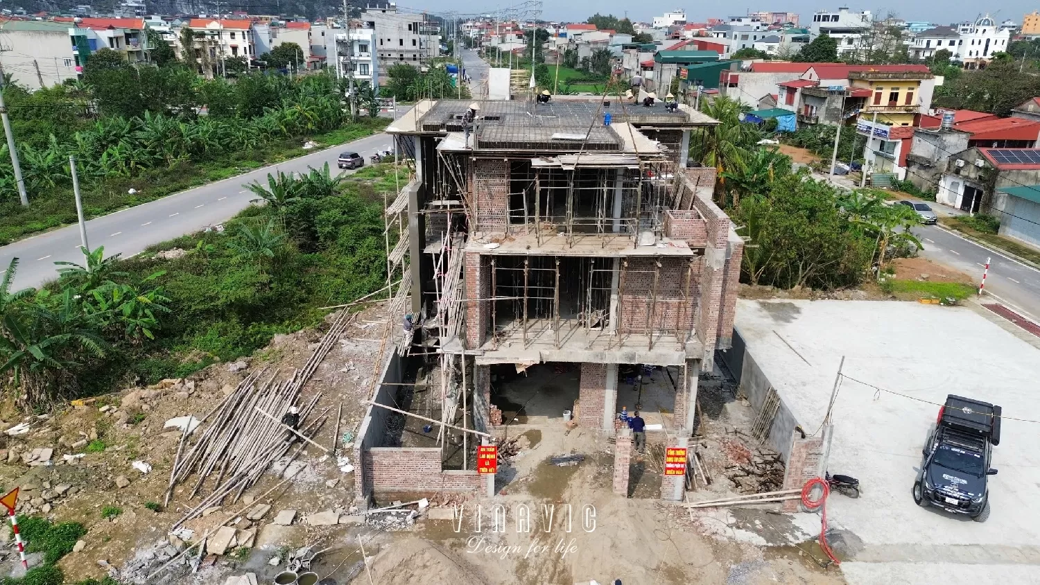 Vị trí công trình ảnh hưởng đến chi phí vận chuyển vật liệu và đơn giá nhân công xây tường