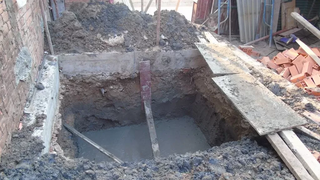 Thi công lớp bê tông lót cho đài móng