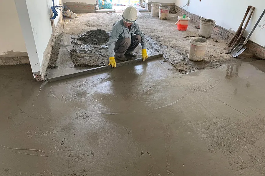 Thời gian khô của lớp láng nền xi măng phụ thuộc vào độ dày, độ ẩm và nhiệt độ môi trường.