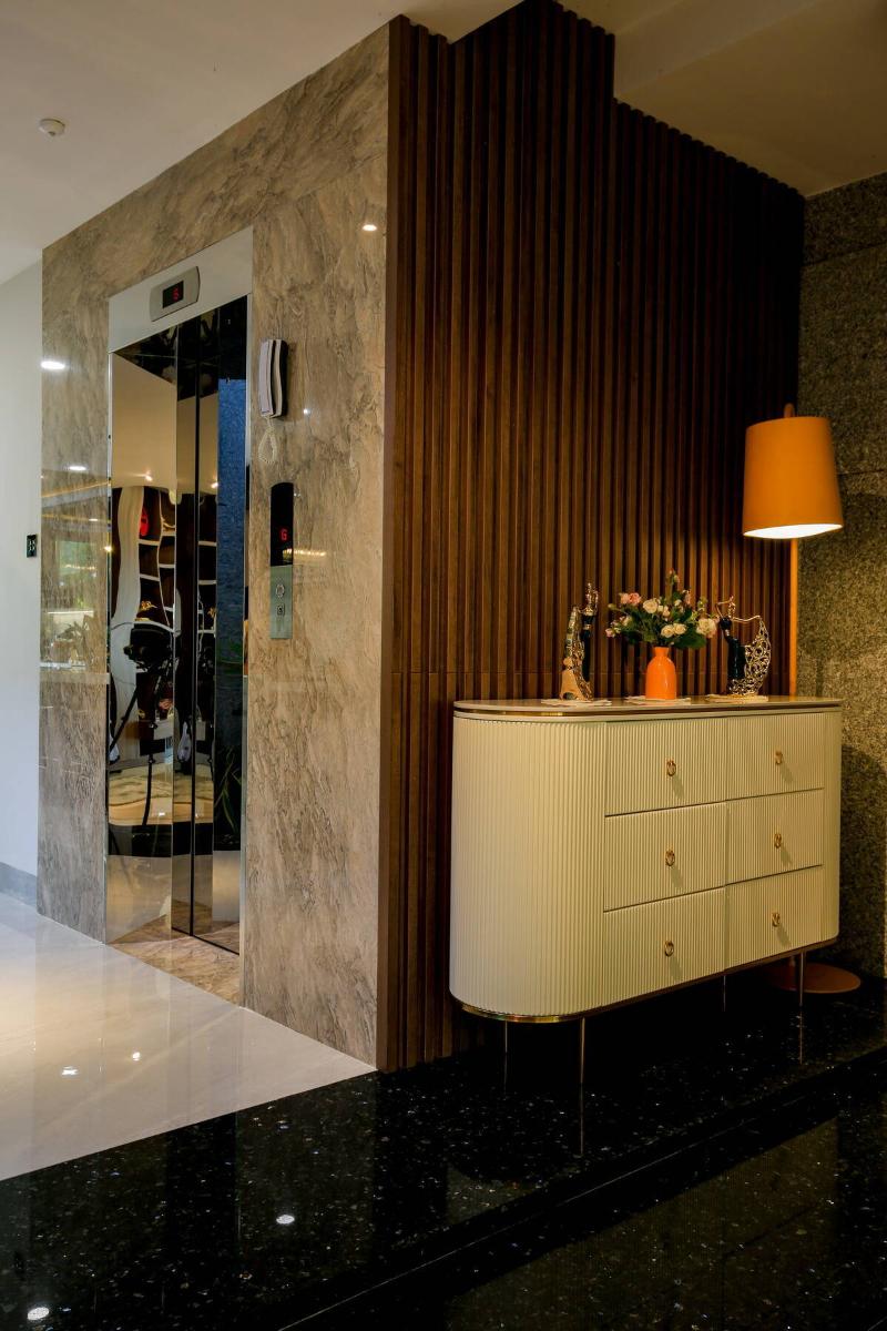 Chi phí thi công, lắp đặt nhà có thang máy và thang bộ