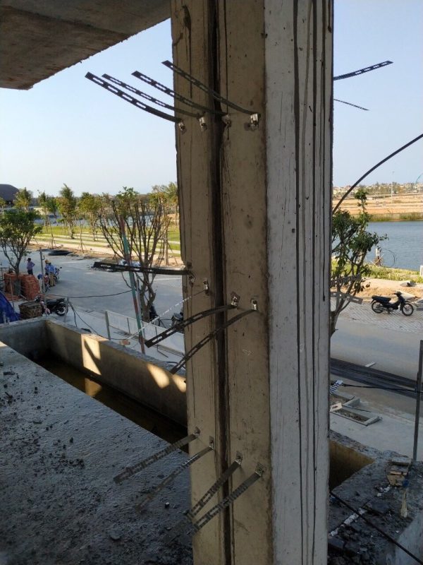 Khoảng cách bố trí thép râu Dọc theo chiều cao tường: 500 – 600mm/1 thanh