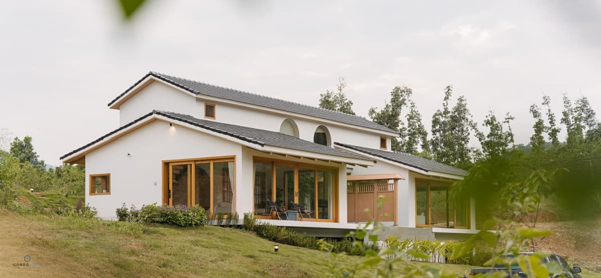 Nhà phong cách Nhật kết hợp kính và gỗ