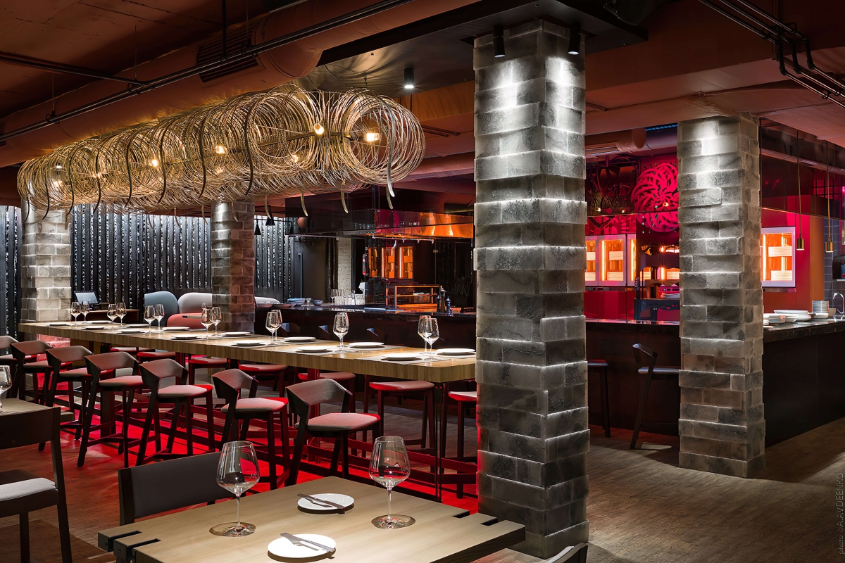 Không gian nhà hàng sang trọng, đậm chất riêng