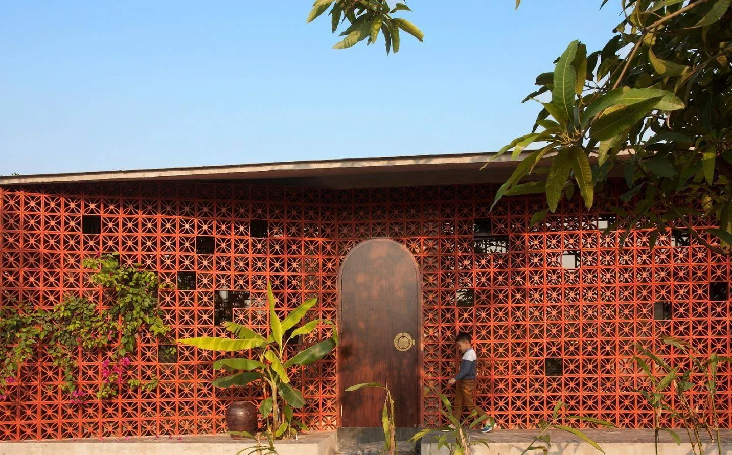 Gạch thông gió có giá thành hợp lý, thi công nhanh