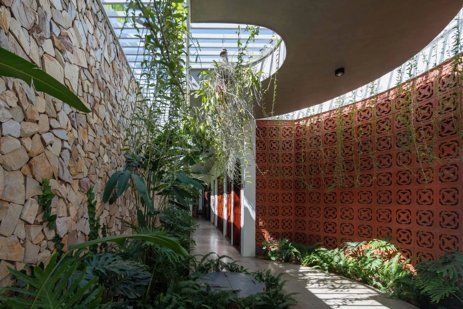 Tường rào gạch thông gió họa tiết hoa lá