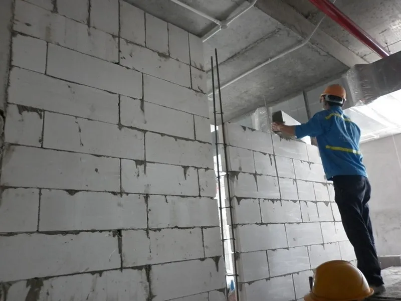 Gạch táp lô được sản xuất từ các nguyên vật liệu phổ biến