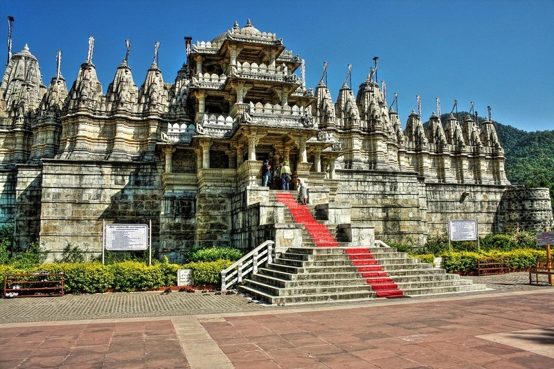 Đền Ranakpur Jain là một kiệt tác tiêu biểu của kiến trúc Ấn Độ cổ đại