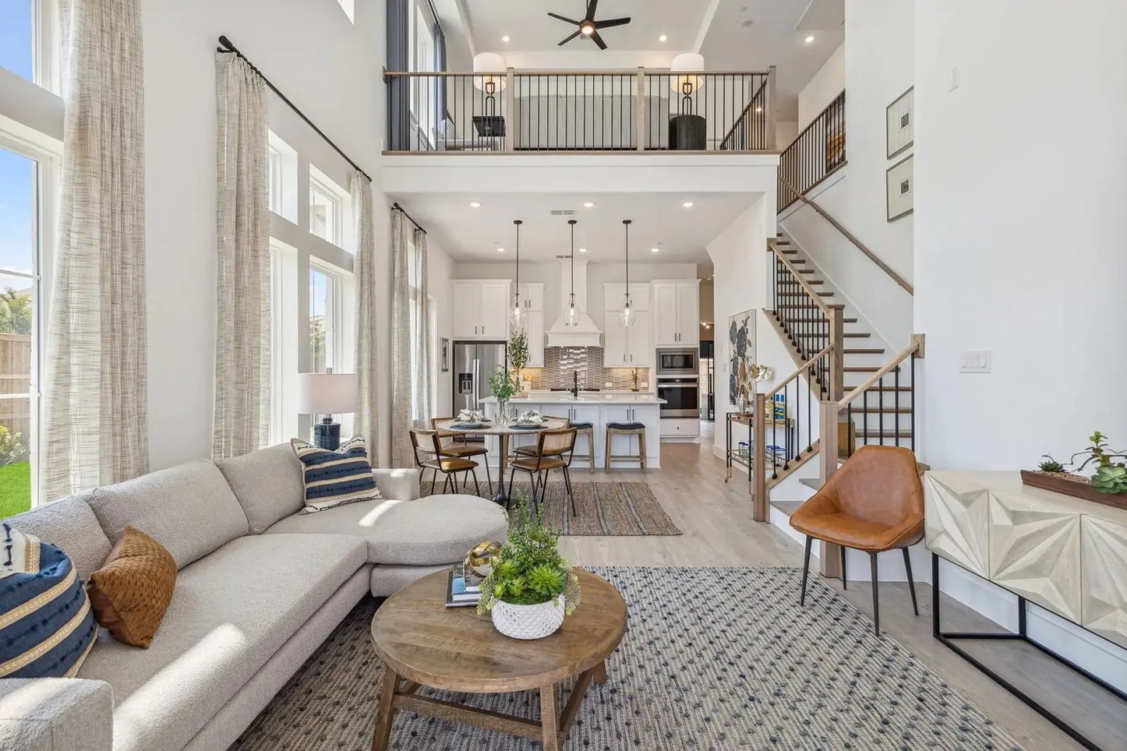 Cách bố trí nội thất cho phòng khách liền bếp đẹp