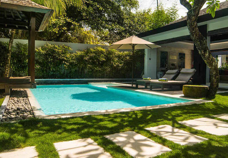 Trang trí ánh sáng và vật liệu cho sân sau