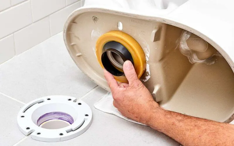 Bồn cầu Lắp đặt Sai kỹ thuật (Hở Gioăng/Lệch Tâm)