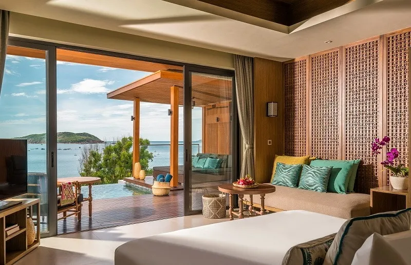 Phòng Standard (Deluxe) thường từ 40m², Villa từ 100m² trở lên.