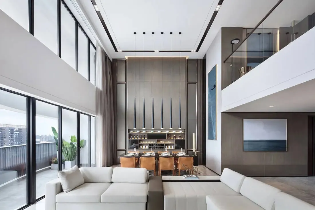 Mẫu thiết kế penthouse thông tầng độc đáo, nhấn mạnh vào không gian.