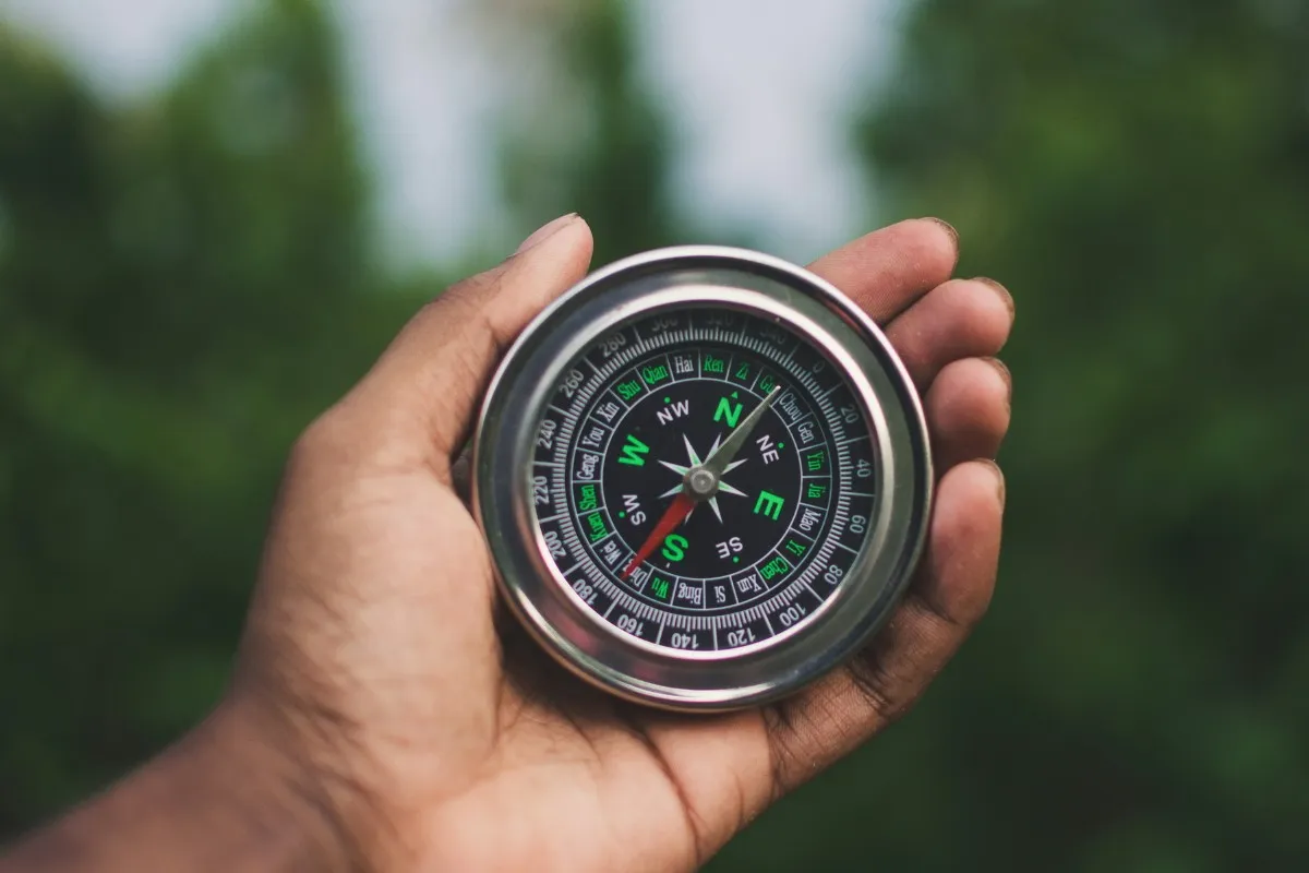 Hiệu Chỉnh Sai Số Độ Từ Thiên: Bước Quan Trọng Nhất