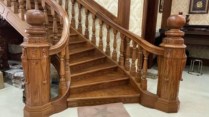 Mặt bậc cầu thang gỗ tự nhiên gỗ lim