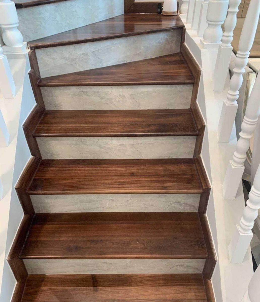 Mặt bậc cầu thang gỗ tự nhiên gỗ óc chó