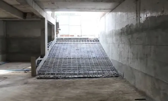 Độ dốc lý tưởng từ 12–15% để xe lên xuống an toàn