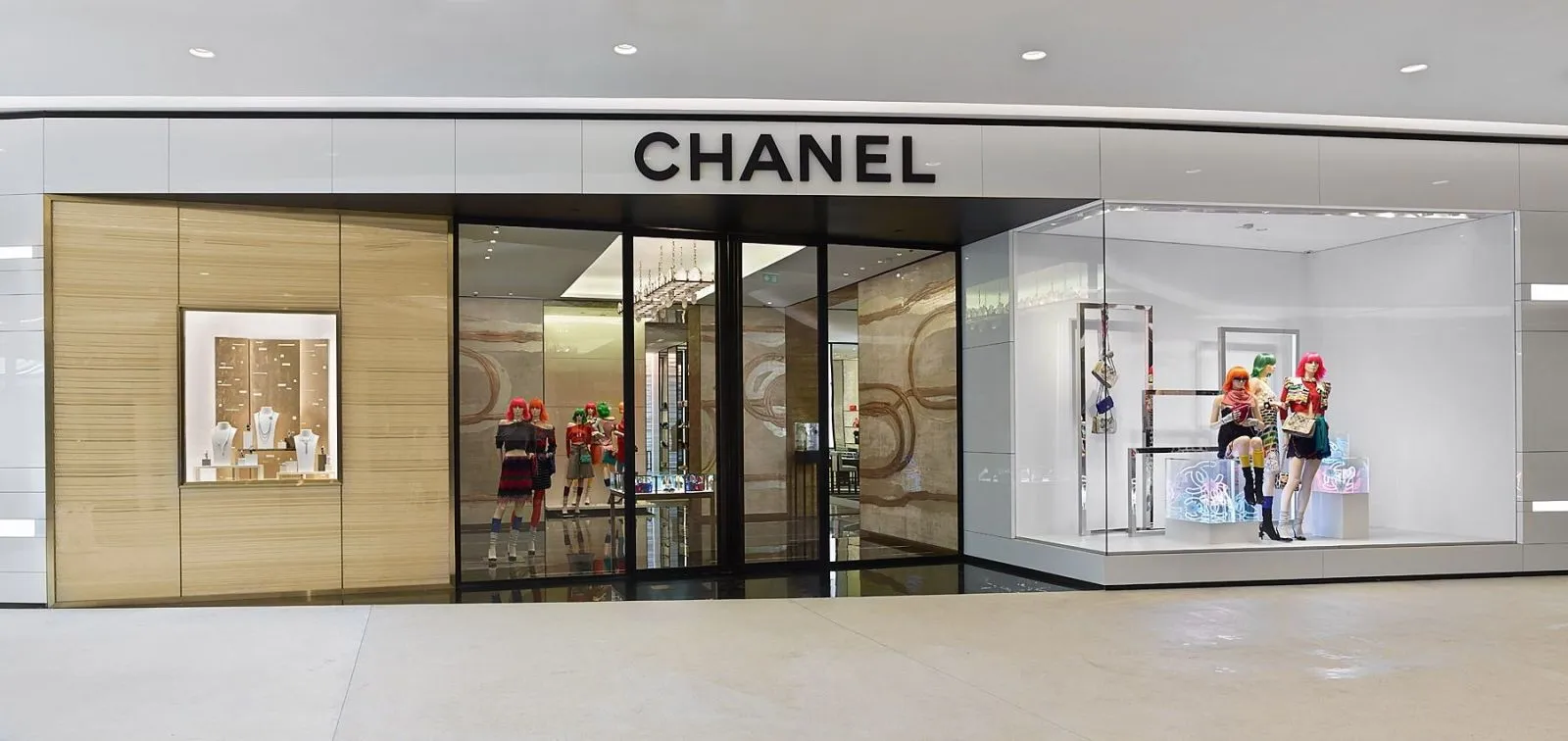 Khu vực mặt tiền cửa hàng showroom chanel