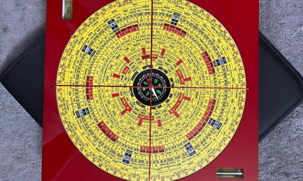 Chuyên gia Vinavic tư vấn phong thủy xây dựng, không gian làm việc chuyên nghiệp, cảm giác tin cậy