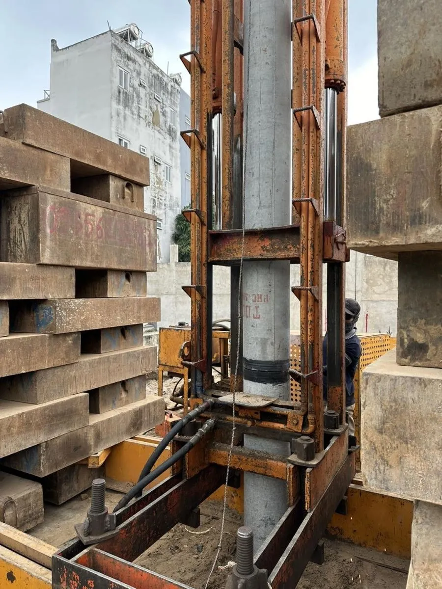 Để đảm bảo an toàn và chất lượng, lực ép thực tế tại hiện trường phải nằm trong khoảng: Pmin ≤ Pép ≤ Pmax.