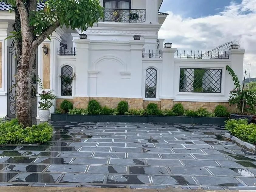 Lát đá theo mô hình hình học cho sân vườn biệt thự