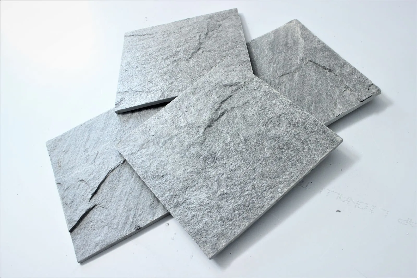  Đá tự nhiên chất lượng cao cần có độ chống thấm tốt để giữ màu sắc bền bỉ theo thời gian.