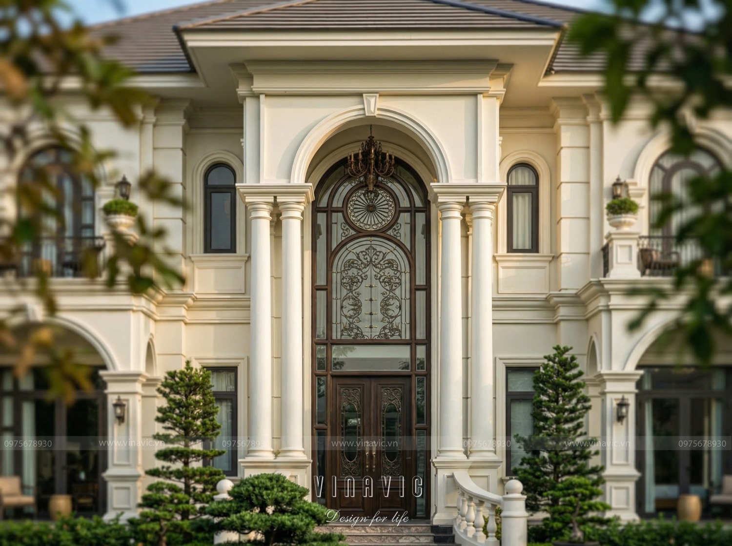 Biệt thự nhà vườn 2 tầng phong cách tân cổ điển