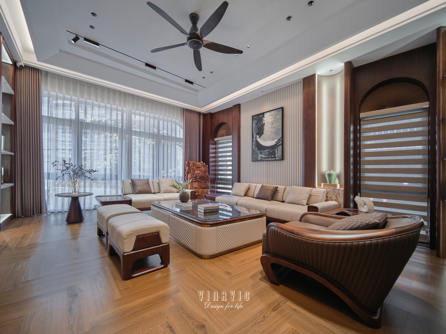 Bố cục nội thất được tính toán để kết nối các khu vực sử dụng, đảm bảo sự thông thoáng và thuận tiện trong sinh hoạt